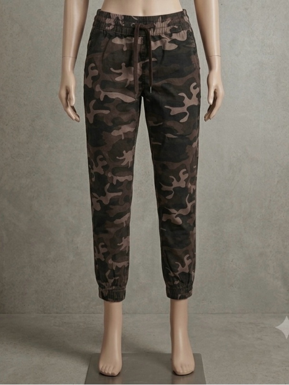 RETROD Women's Camouflage Jogger Pants - size small